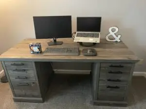 Executive Desk and Credenza Assembly in Dallastown